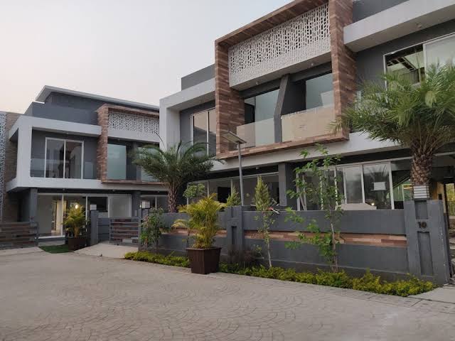 Under The Sky – Lonavala