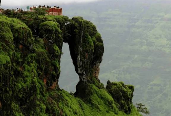 Monsoon Getaways: Best Villas Near Mumbai for Rainy Season