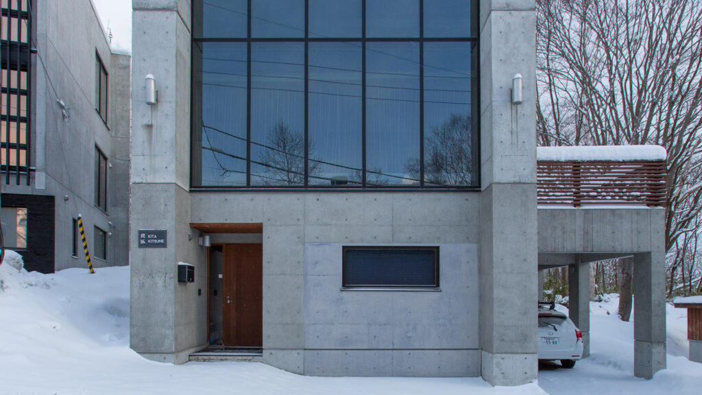Kita Kitsune Chalet: Panoramic Living in Niseko