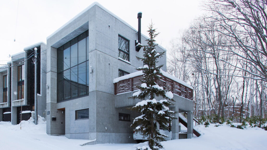 Niseko Luxury Ski Chalets: Powder Slopes & Private Onsen