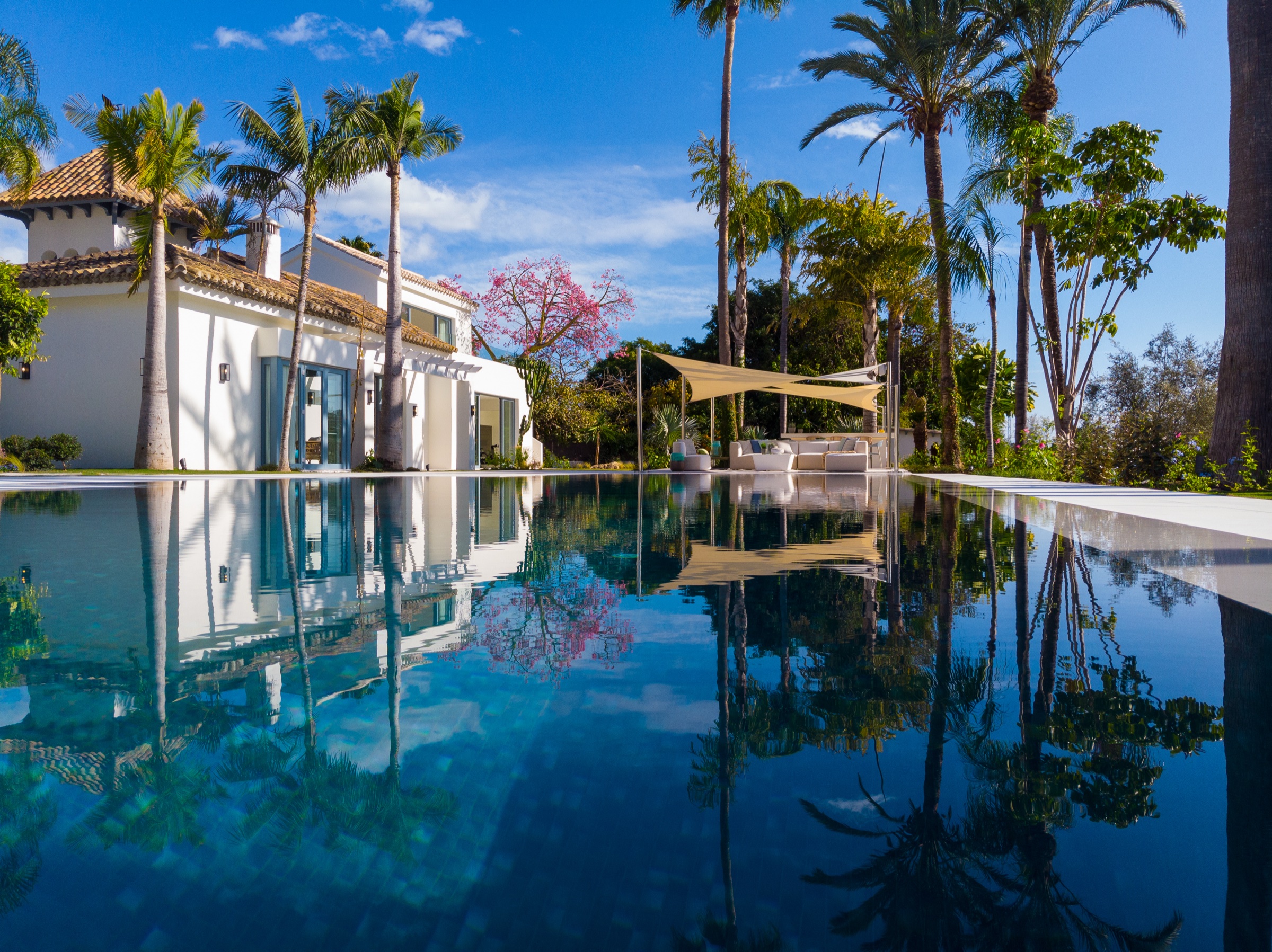 Puerto Banús vs Private Estate Living in Marbella: Nightlife & Seclusion Guide