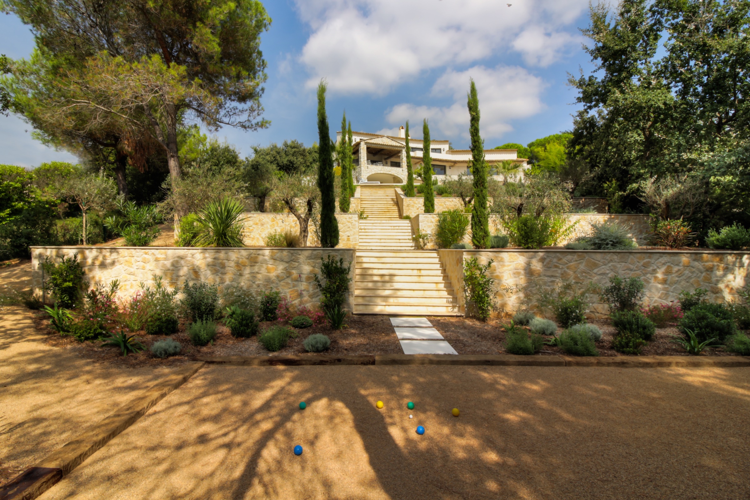French Riviera Luxury Villas Guide: Côte d’Azur Estates & Coastal Stays