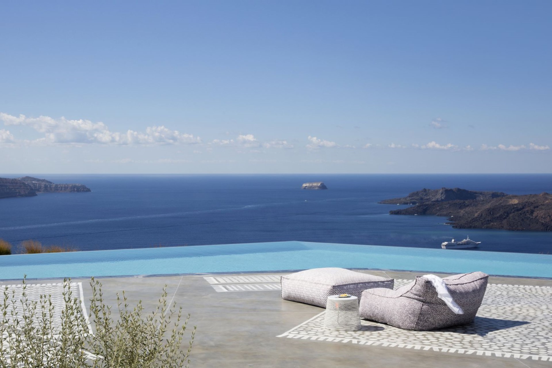 Erosantorini – Santorini, Greece - Main View