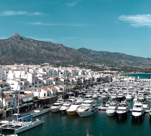 Puerto Banus vs Golden Mile: Where to Stay